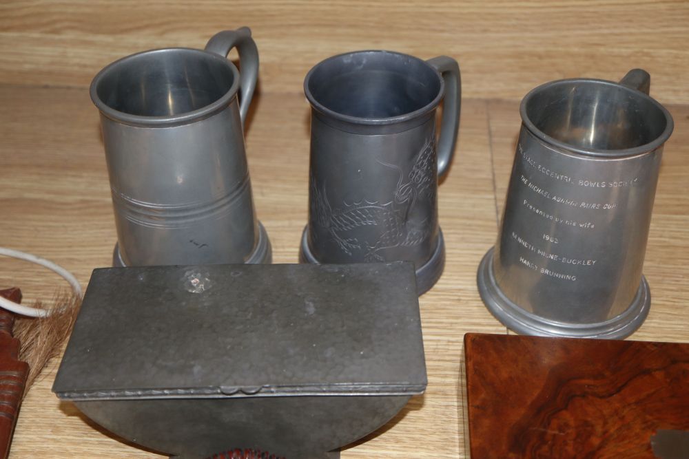 A quantity of mixed collectables including a planished pewter box, a draughtsman set, a large padlock and key, daggers etc
